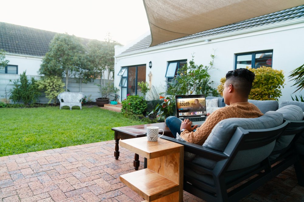 Backyard Guest House or Studio Designs Expanding Modern Living Space