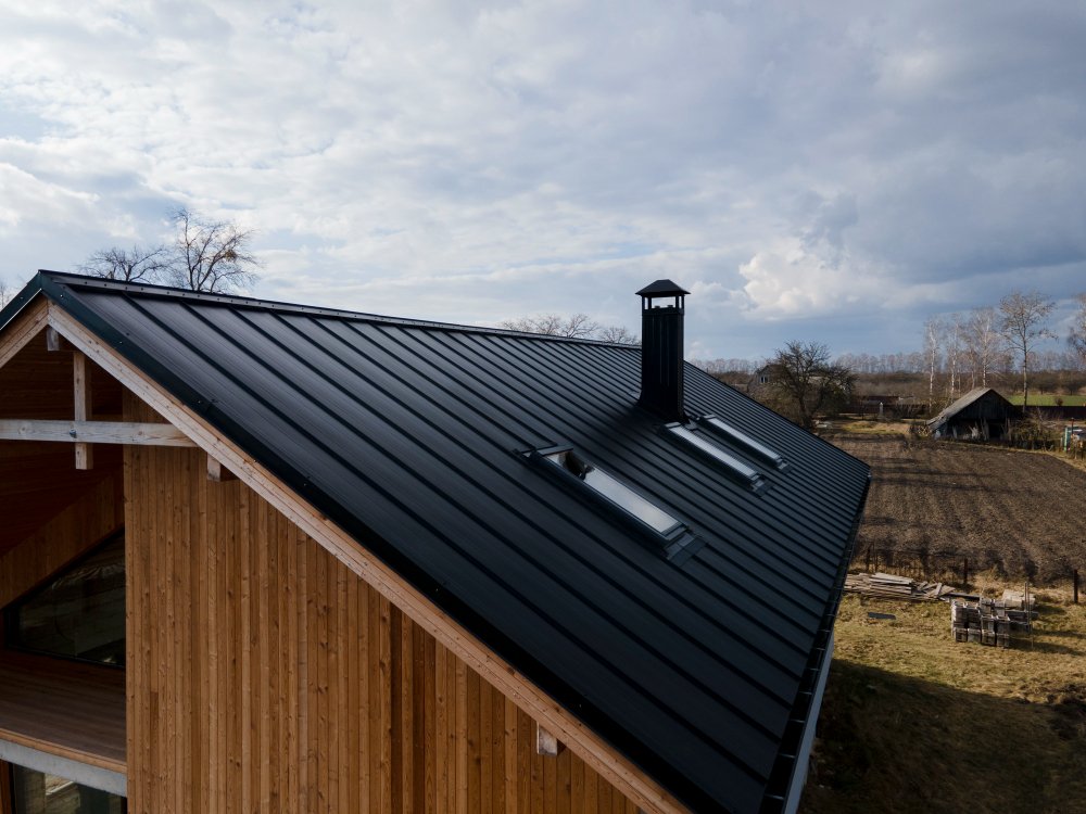 Standing Seam Metal Roof: Why More Homeowners Are Choosing It
